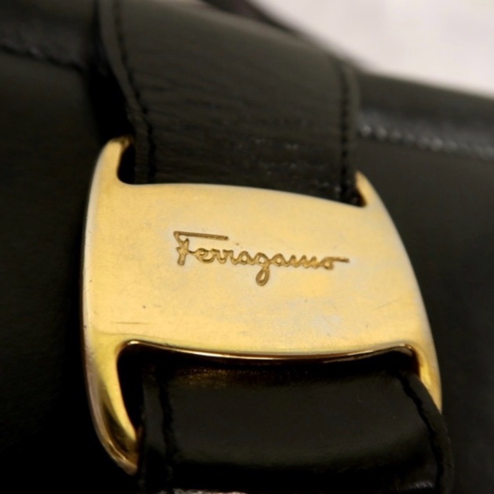🇯🇵Vintage Salvatore Ferragamo Black Leather Shoulder Bag with Gold Accent - Picture 8 of 8